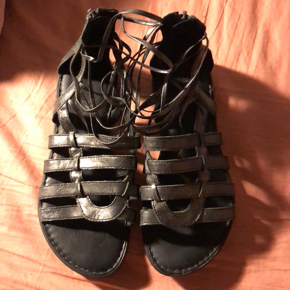 Women’s born dark silver sandals excellent cond 6
